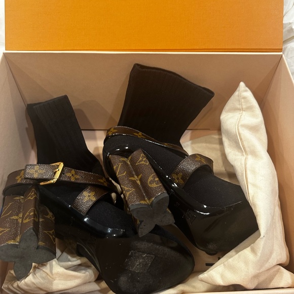 Louis vuitton Authentic ones worn .Exelent condition. - Picture 2 of 4